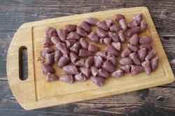 Куриные сердечки в сливочном соусе - шаг 3 Куриные сердечки в сливочном соусе - шаг 3