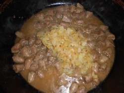 название картинки Куриные сердечки в сырном соусе