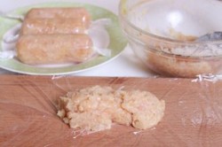 Куриные сосиски домашние в пищевой пленке