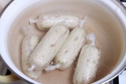 Куриные сосиски домашние в пищевой пленке