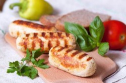 Куриные сосиски домашние в пищевой пленке