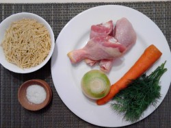 название картинки Куриный бульон с вермишелью