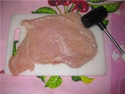 название картинки Куриный грибной рулет с сыром в фольге