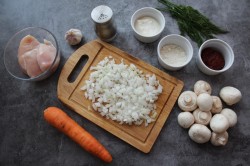 название картинки Куриный гуляш с шампиньонами