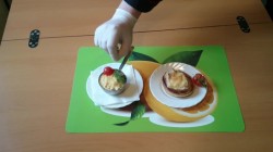 Куриный жульен в слоеном тесте в воловане