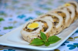 название картинки Куриные рулетики с грибами и сыром в духовке