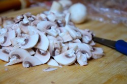 название картинки Куриные рулетики с грибами и сыром в духовке