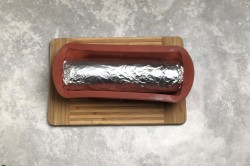 Куриный рулет с желатином - шаг 11