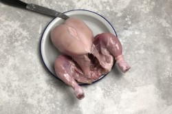 Куриный рулет с желатином - шаг 2