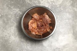 Куриный рулет с желатином - шаг 5