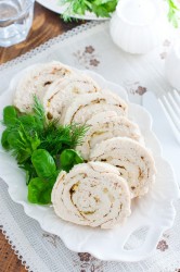 название картинки Куриный рулет в фольге в духовке