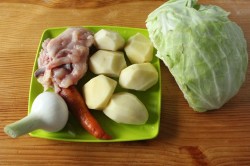 Куриный суп с капустой и картошкой
