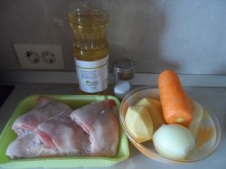 Куриный суп с картошкой клецками и курицей