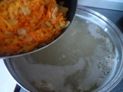 Куриный суп с картошкой клецками и курицей