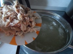 Куриный суп с картошкой клецками и курицей