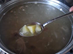 Куриный суп с картошкой клецками и курицей