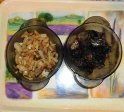 название картинки Новогодняя курица с грибами и блинами