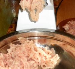 название картинки Новогодняя курица с грибами и блинами