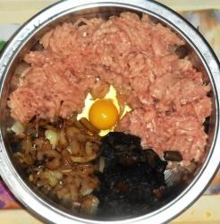 название картинки Новогодняя курица с грибами и блинами