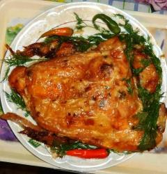 название картинки Новогодняя курица с грибами и блинами