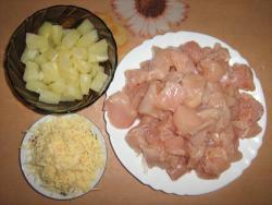 Куриное филе с ананасами и твердым сыром в духовке