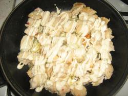 Куриное филе с ананасами и твердым сыром в духовке