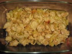 Куриное филе с ананасами и твердым сыром в духовке