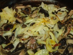 название картинки Куриные грудки с шампиньонами в сметане