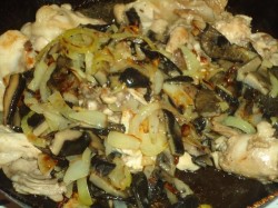 название картинки Куриные грудки с шампиньонами в сметане