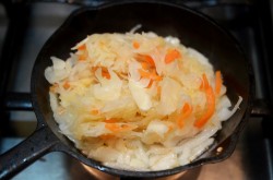 название картинки Квашеная капуста жареная на сковороде