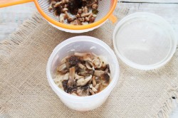 Квашеная капуста с грибами на зиму