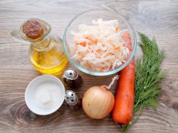 название картинки Квашеная капуста в духовке тушеная