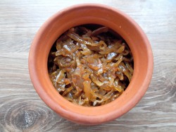 название картинки Квашеная капуста в духовке тушеная