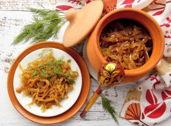 название картинки Квашеная капуста в духовке тушеная