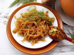 название картинки Квашеная капуста в духовке тушеная