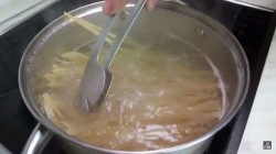 название картинки Лагман с картофелем, болгарским перцем и томатной пастой