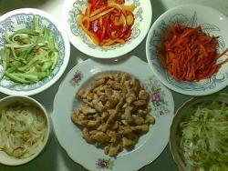 Китайская лапша грудки лук морковь перец