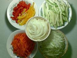 Китайская лапша грудки лук морковь перец