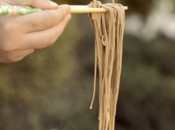 Лапша с соусом терияки и овощами