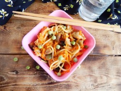 Лапша удон курица овощи соус