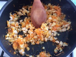 Лапша вок с курицей и овощами - шаг 7 Лапша вок с курицей и овощами - шаг 7