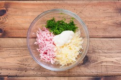 Лаваш с колбасой и сыром на сковороде - шаг 2