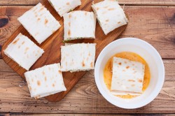 Лаваш с колбасой и сыром на сковороде - шаг 4