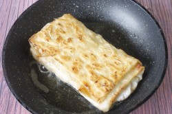 название картинки Лаваш с начинкой жареный на сковороде