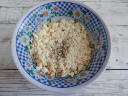 Лаваш с плавленным сыром и яйцом