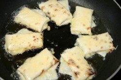 Жареный лаваш с сыром