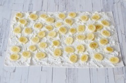 название картинки Лаваш с творогом и бананом в духовке