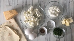 Лаваш с творогом и сыром в духовке