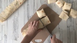 Лаваш с творогом и сыром в духовке