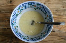 Лаваш с творогом и яйцом на сковороде